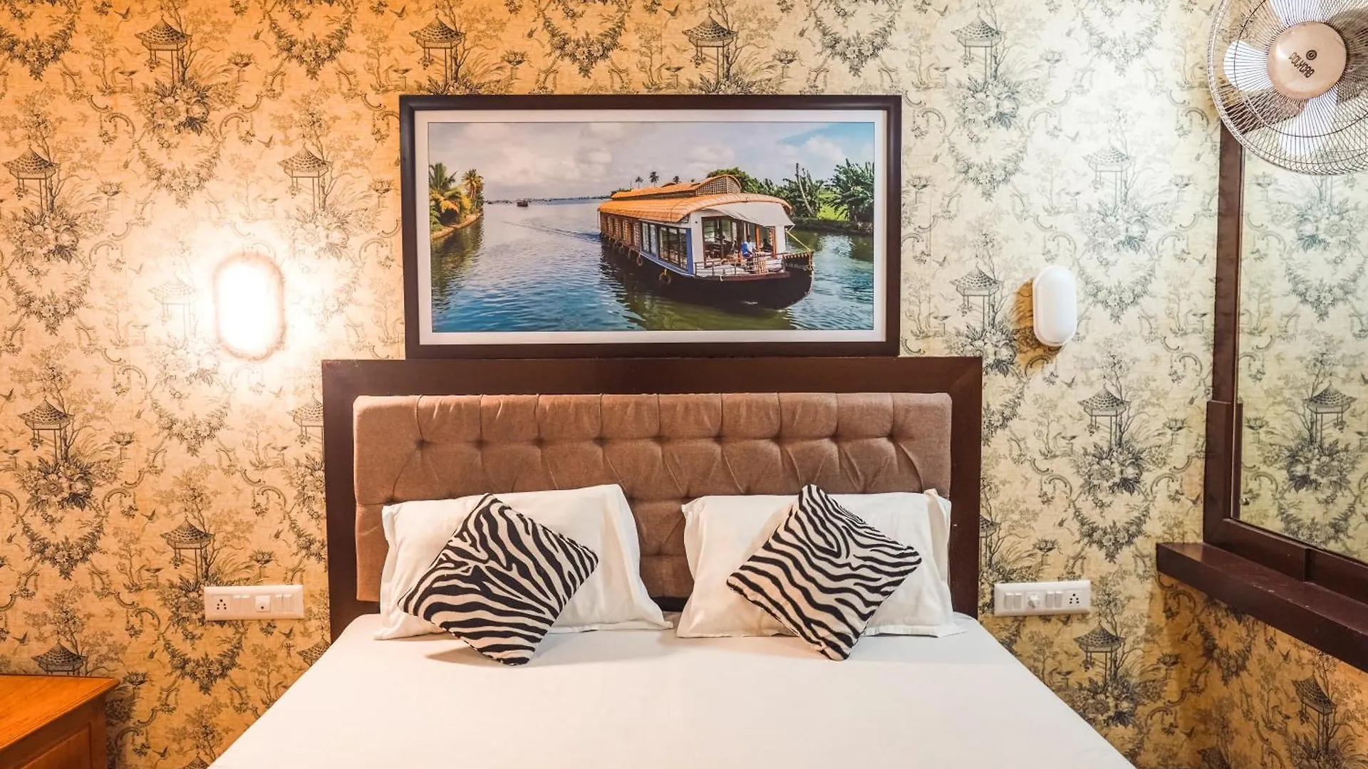 ***** Hotel Venice Premium Houseboats Alleppey Alappuzha India