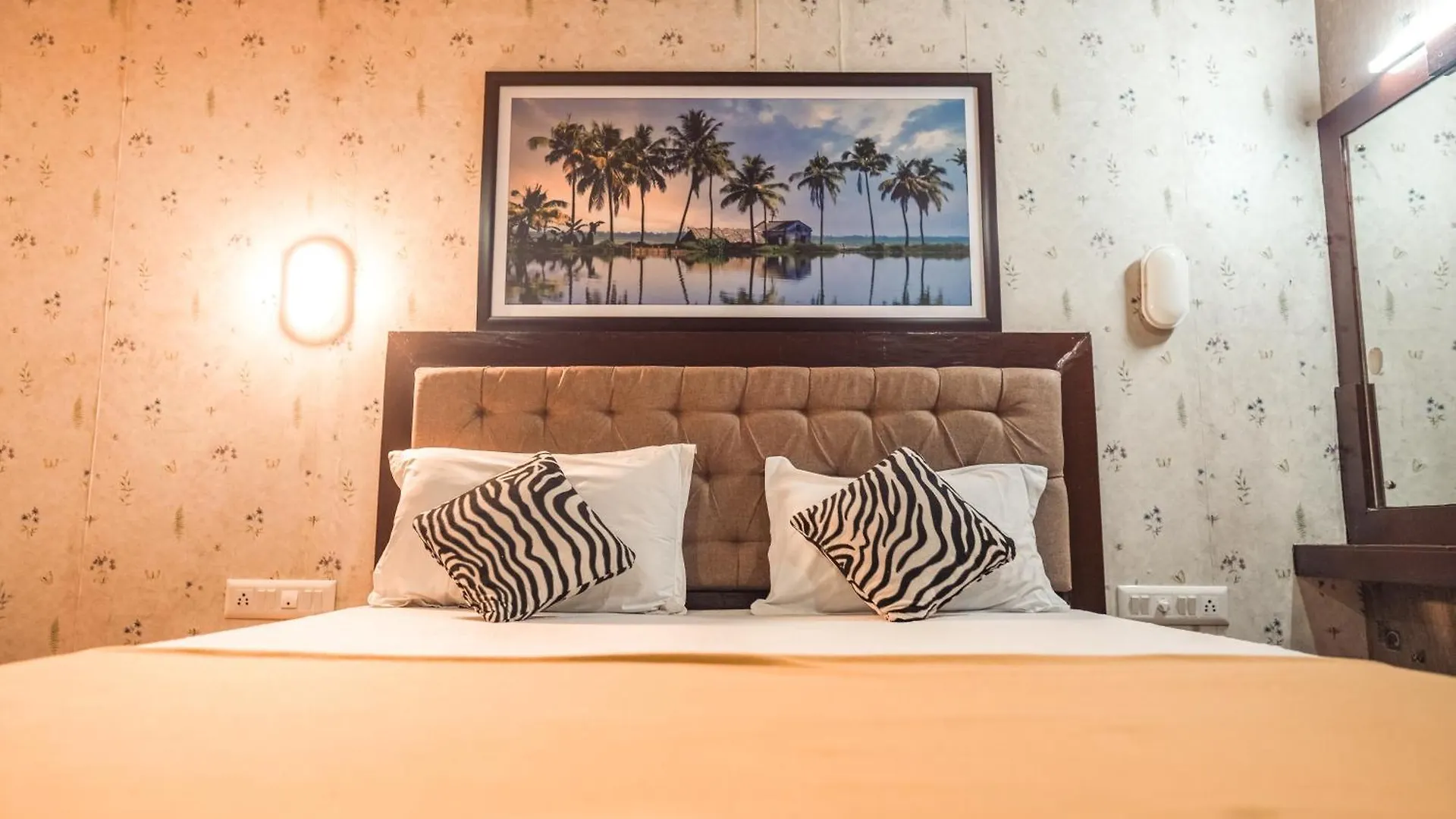 Venice Premium Houseboats Alleppey Alappuzha Hotel